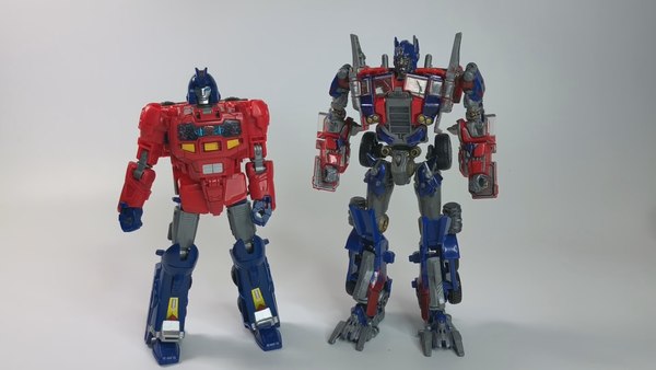 Power Of The Primes Leader Class Optimus Video Gives Detailed In Hand Look With Screencaps 36 (36 of 49)